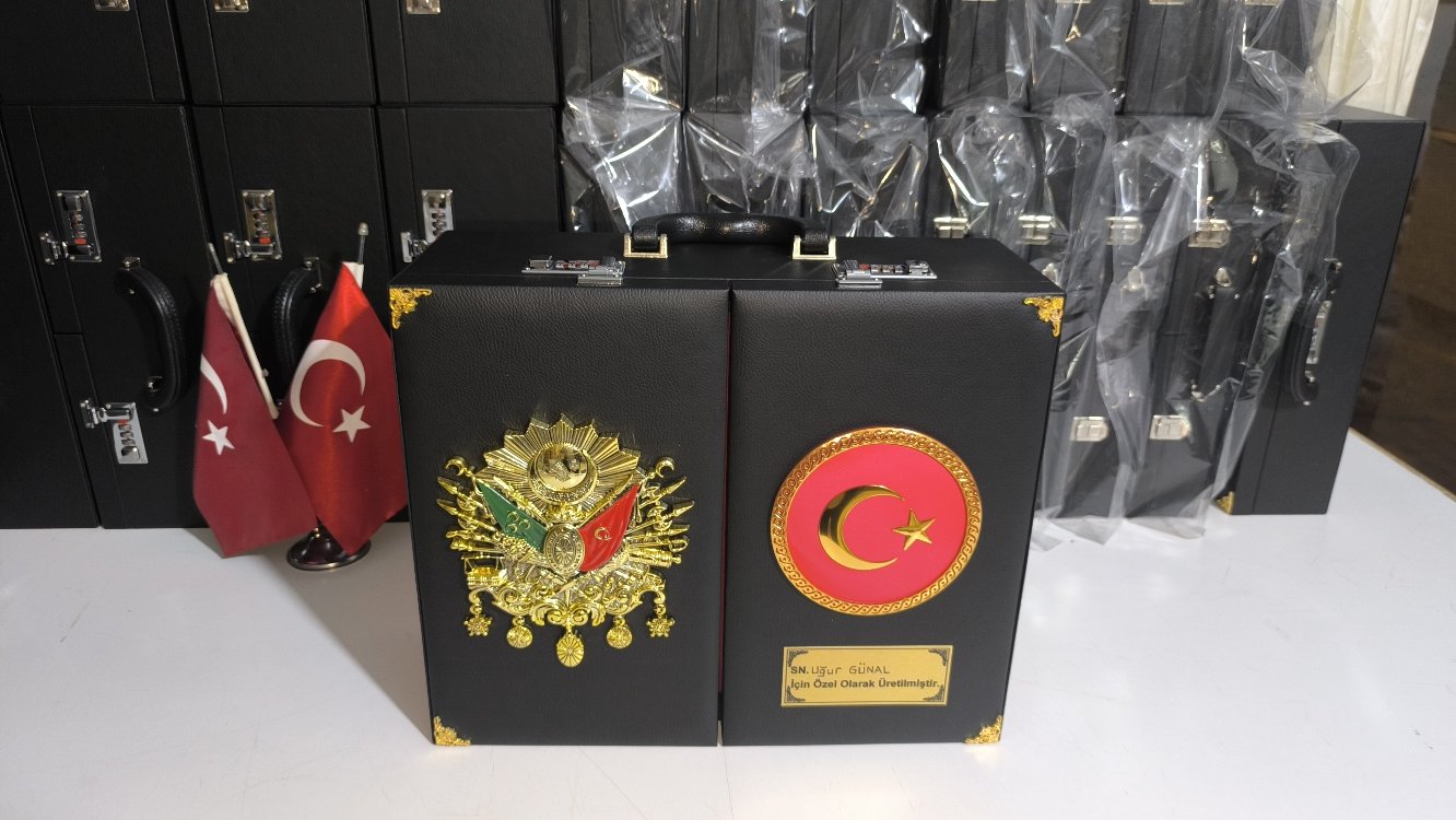 109'ADETLİ OSMANLI TUĞRALI TÜRK BAYRAKLI ÖZEL İSİMLİ TESBİH KOLEKSİYON ÇANTASI