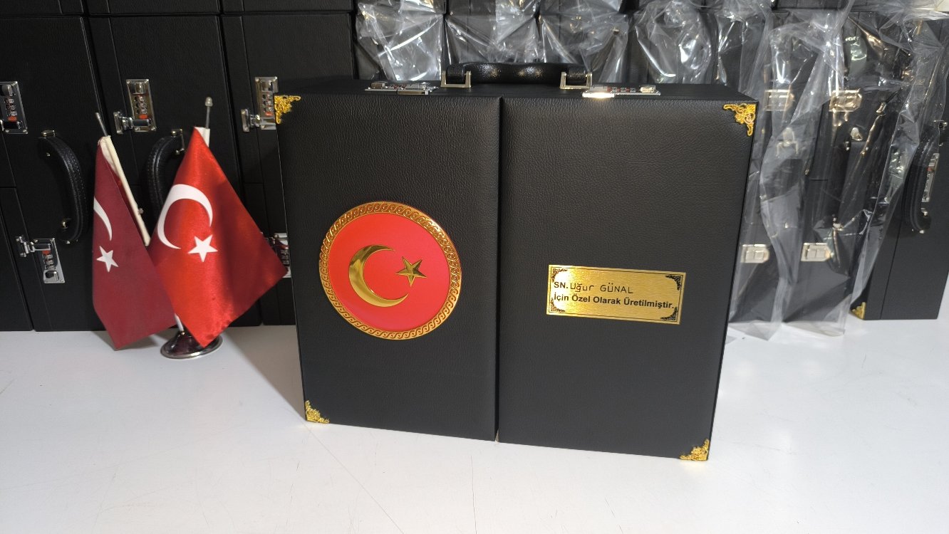 109'ADETLİ TÜRK BAYRAKLI ÖZEL İSİMLİ TESBİH KOLEKSİYON ÇANTASI