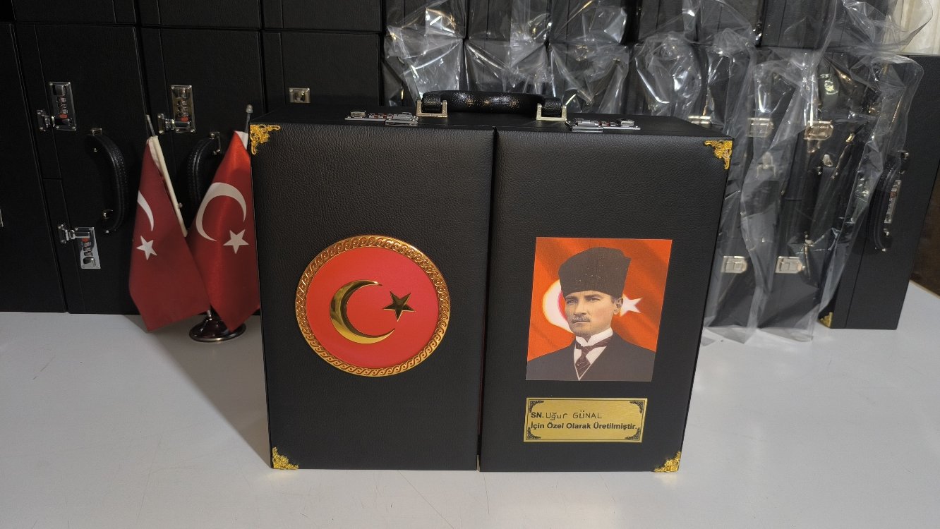 109'ADETLİ ATATÜRK RESİMLİ TÜRK BAYRAKLI ÖZEL İSİMLİ TESBİH KOLEKSİYON ÇANTASI