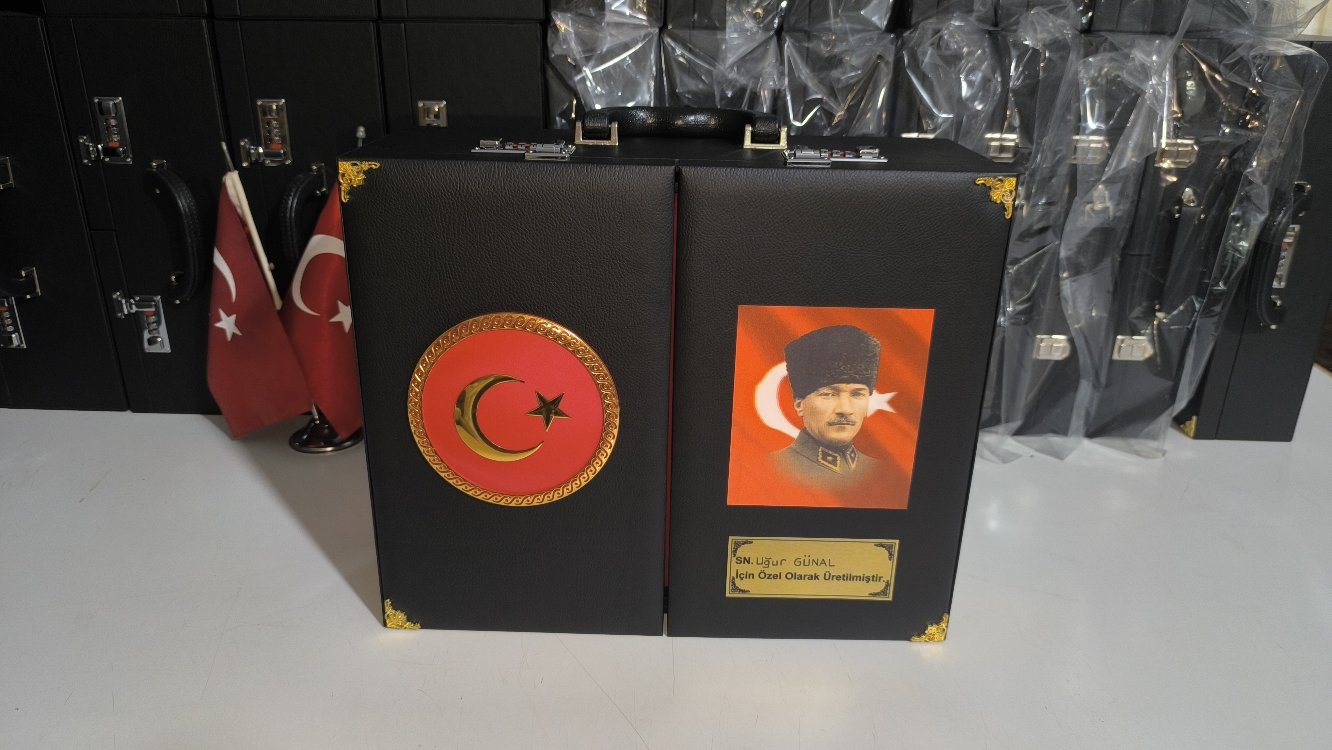 109'ADETLİ ATATÜRK RESİMLİ TÜRK BAYRAKLI ÖZEL İSİMLİ TESBİH KOLEKSİYON ÇANTASI