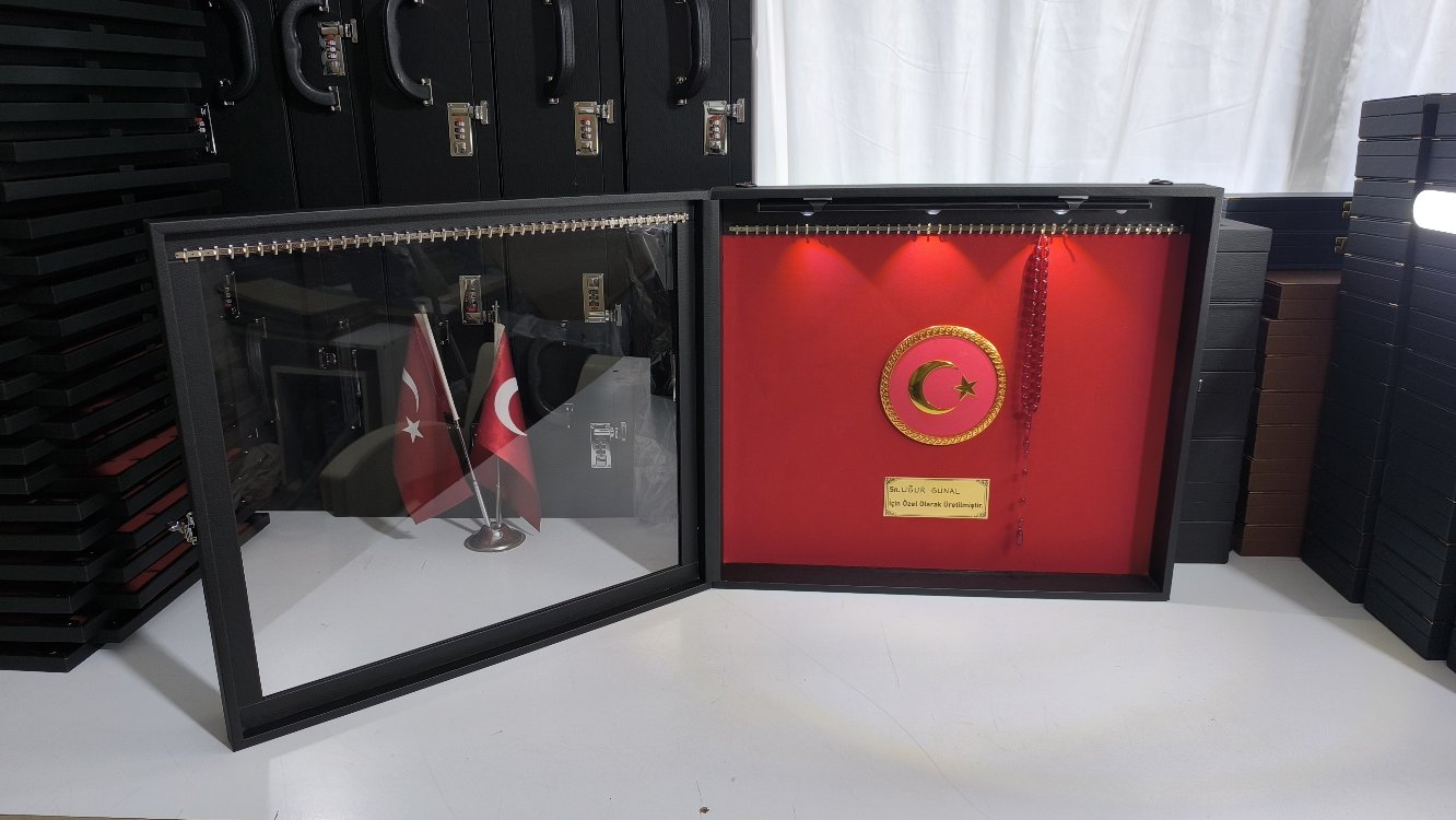 90'ADETLİ TESBİH PANOSU LED IŞIKLI ŞİFRE KİLİTLİ TÜRK BAYRAKLI ÖZEL İSİMLİ