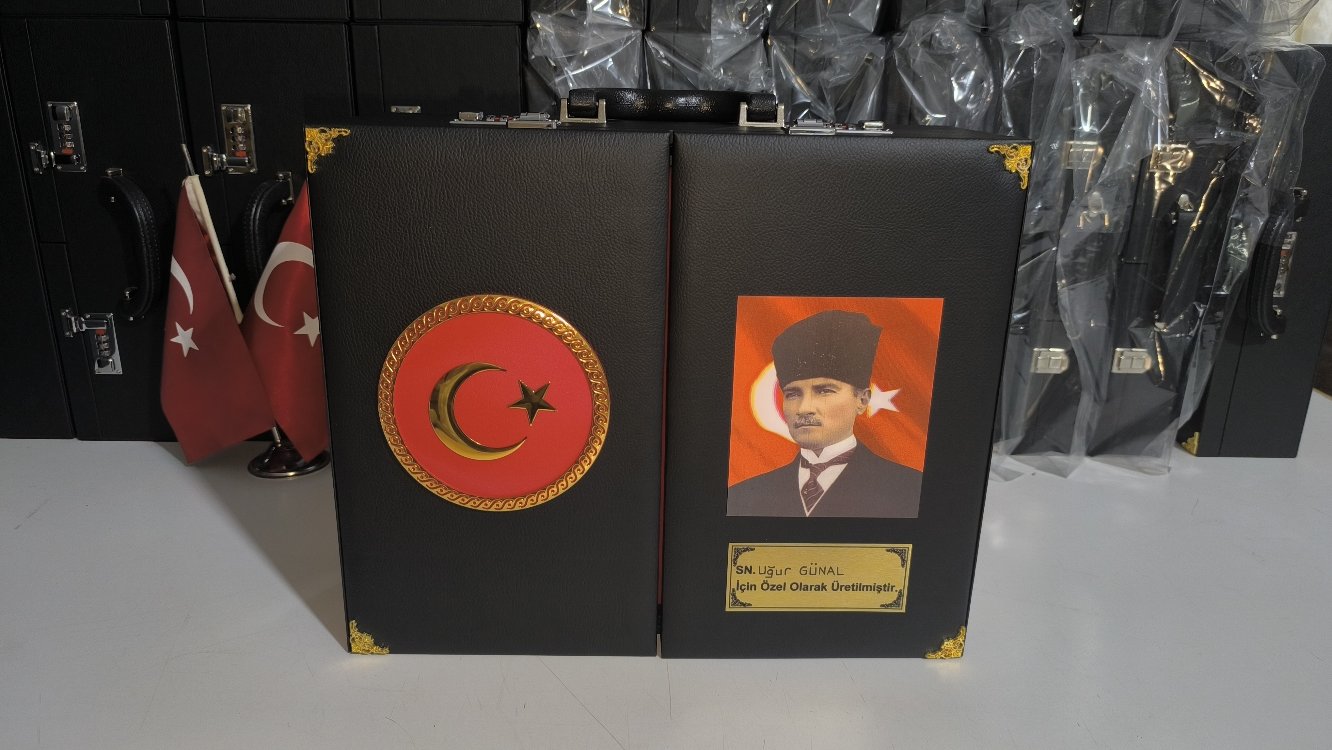 109'ADETLİ ATATÜRK RESİMLİ TÜRK BAYRAKLI ÖZEL İSİMLİ TESBİH KOLEKSİYON ÇANTASI