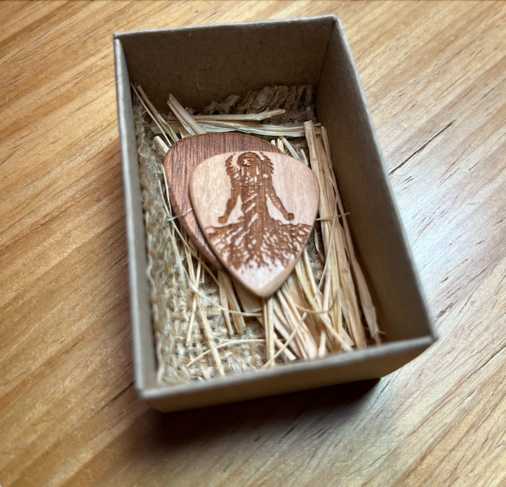 Roots Wooden Pick