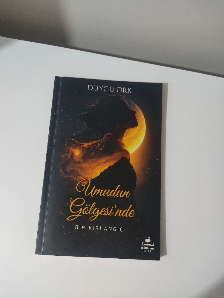 Umudun Gölgesi'nde (Bir Kırlangıç)