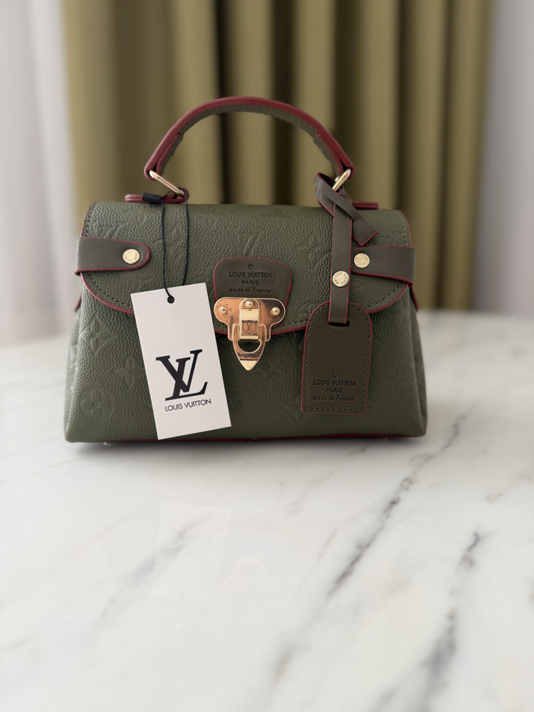Louis Vuitton Capucines Mini