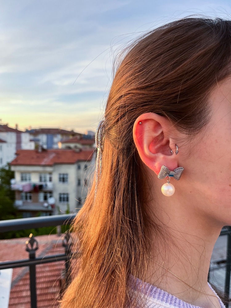 Gümüş Renk İncili Fiyonk Küpe