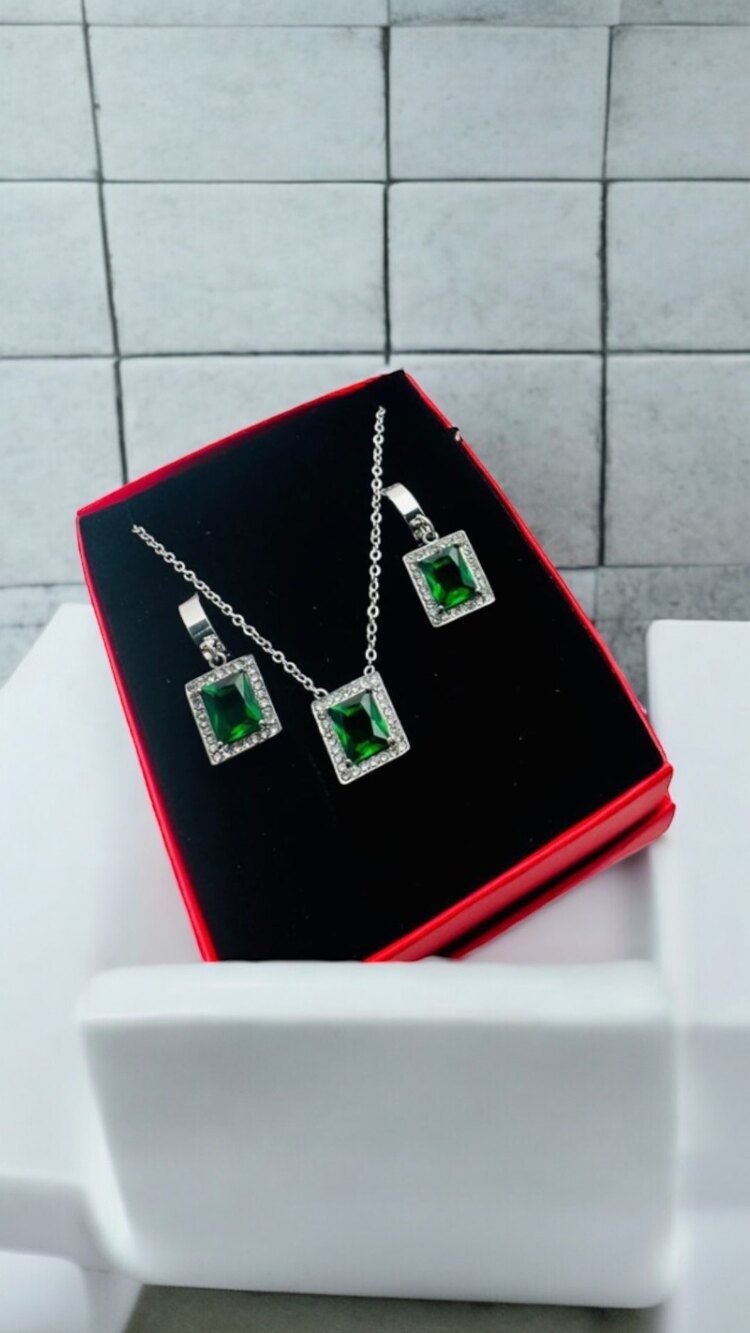 Çelik kolye küpe set