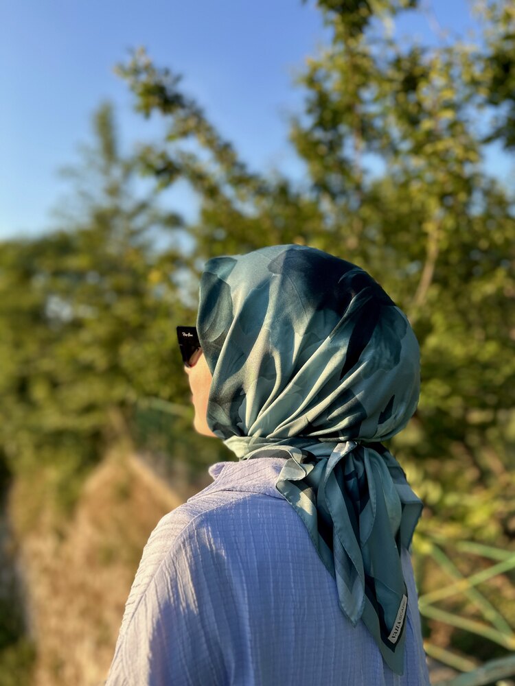 İri Çiçek Serisi Yeşil Eşarp
