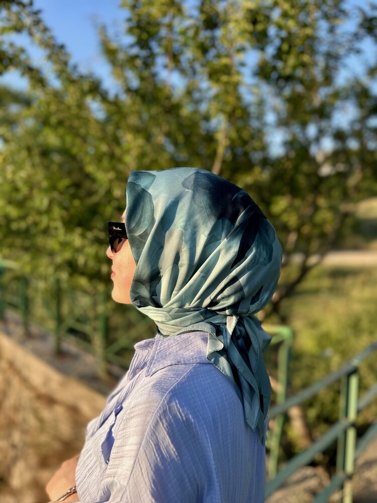 İri Çiçek Serisi Yeşil Eşarp