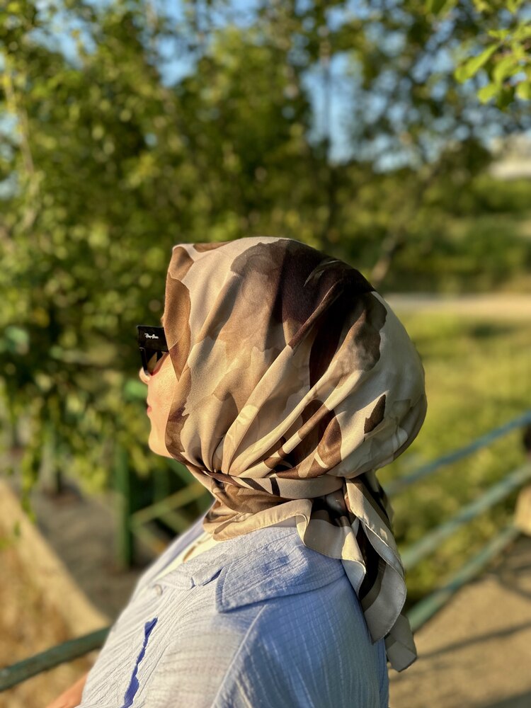 İri Çiçek Serisi Bej Eşarp