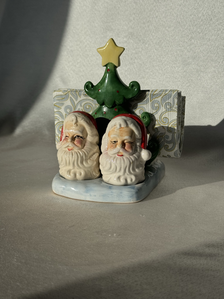 Vintage Noel Baba Figürlü Peçetelikli Tuzluk Seti