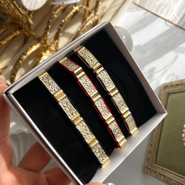 Retro Charm 14K Gold Bileklik