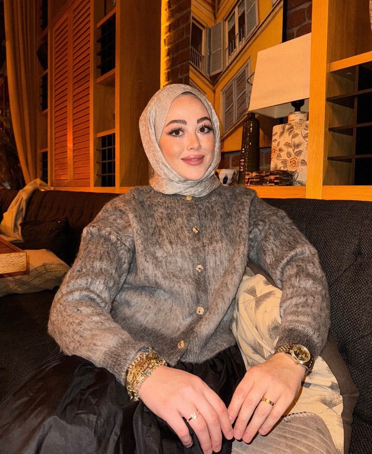 GRİ PÜSKÜLLÜ HIRKA