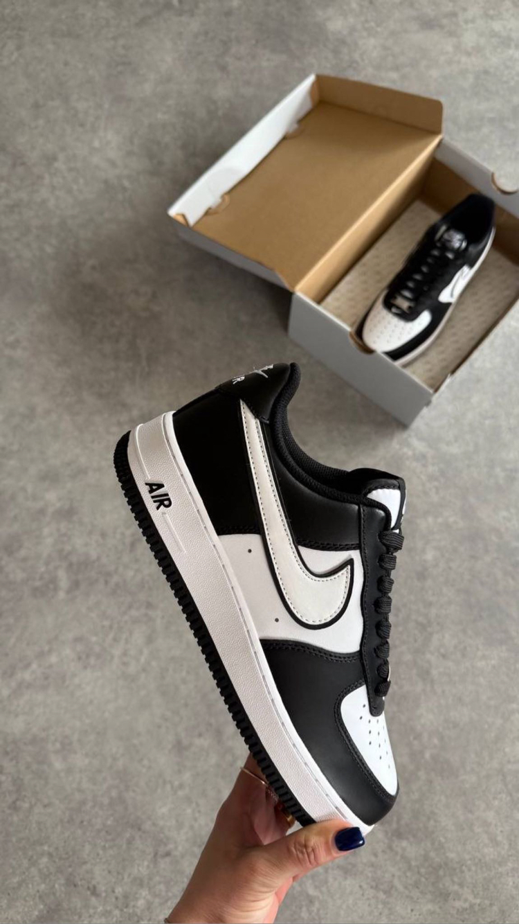 Nike Air Force 1 Panda