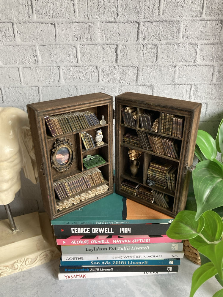 Kişiye Özel Fotoğraflı Minyatür Kitaplık Kutusu – El Yapımı Nostaljik Diorama