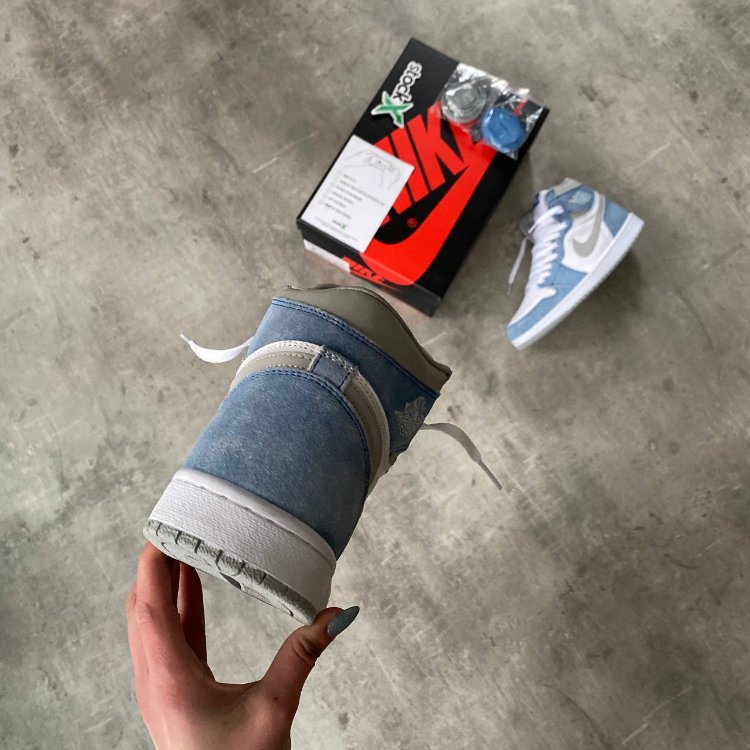 Air Jordan 1 High Retro OG 'Hyper Royal'