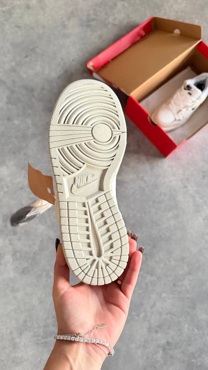 Dunk low disrupt pale ivory