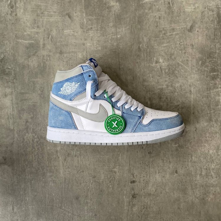 Air Jordan 1 High Retro OG 'Hyper Royal'