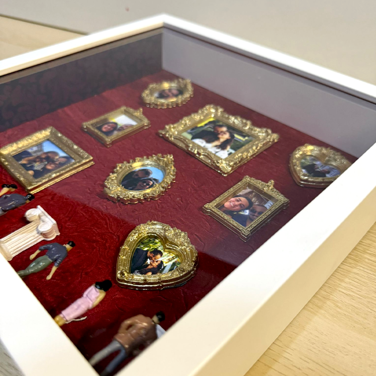 Museum of Us – Kişiye Özel Anı Çerçevesi (25×25 cm) – Fotoğraflı Shadow Box