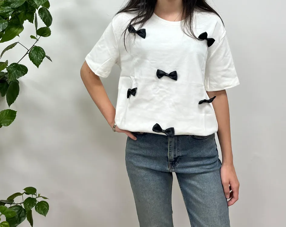 Siyah Fiyonk Aplikeli Oversize Basic Tişört - Beyaz