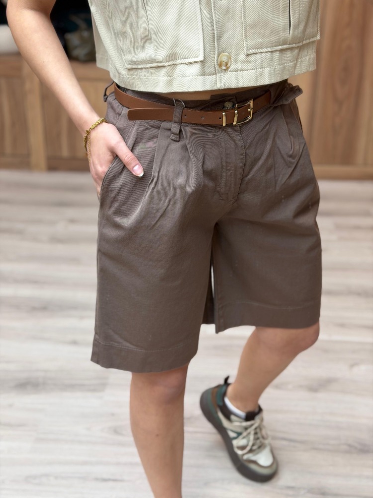 Beli Kemerli Licralı Gabardin Midi Boy Şort - KAHVERENGİ