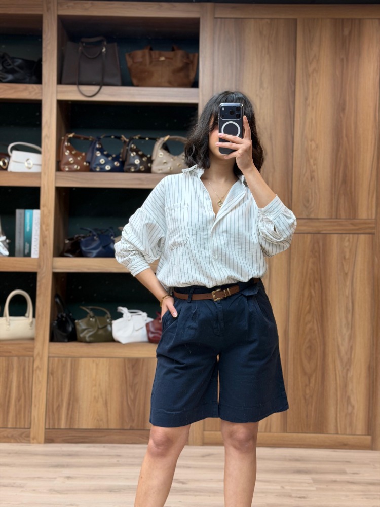 Beli Kemerli Licralı Gabardin Midi Boy Şort - LACİVERT