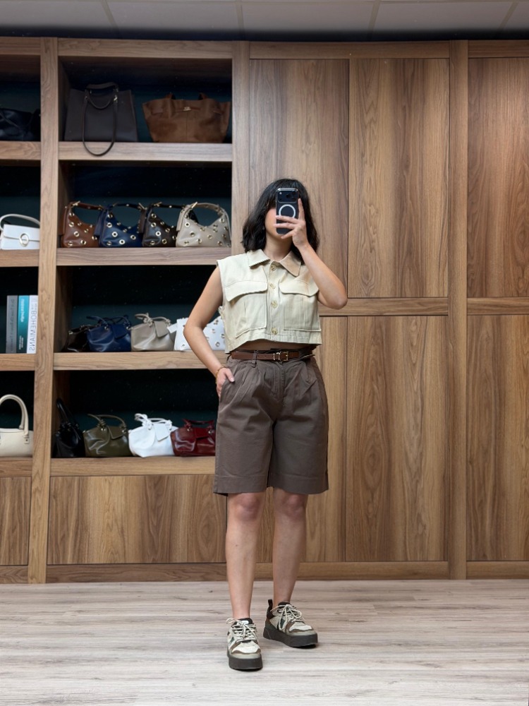 Beli Kemerli Licralı Gabardin Midi Boy Şort - KAHVERENGİ