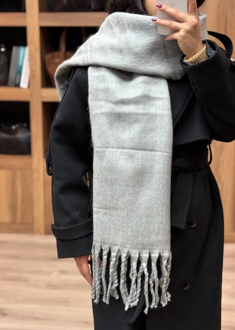 Düz Renk Püsküllü Yumuşak Atkı - GRİ