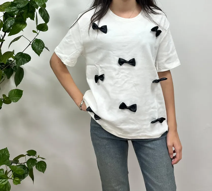 Siyah Fiyonk Aplikeli Oversize Basic Tişört - Beyaz