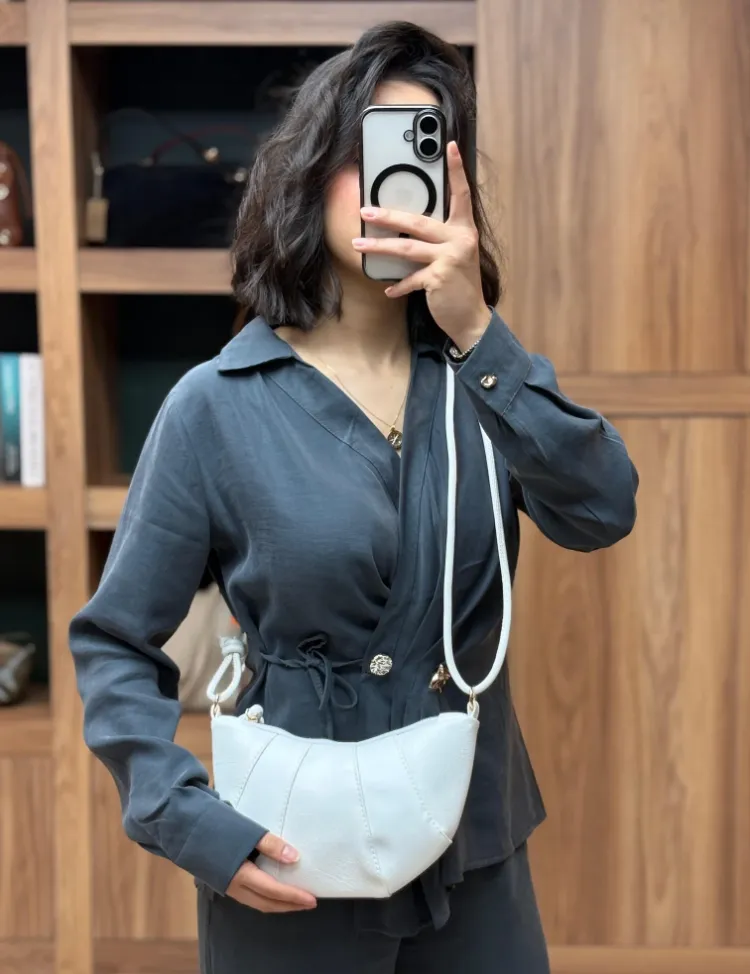 Kruvasan Model Düğüm Detaylı Omuz Çantası