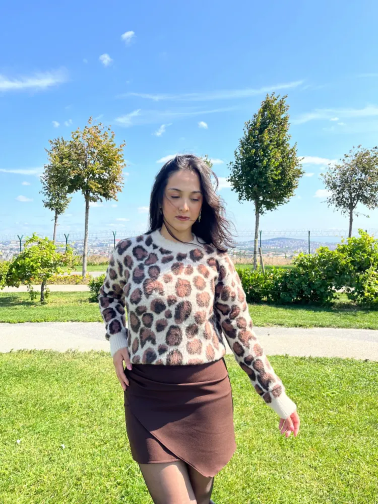 Leopar Desenli Yumuşak Kazak