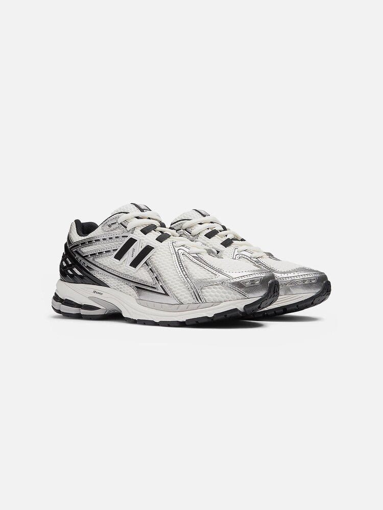 New Balance 1906R “Silver Black” (Dar kalıptır.)