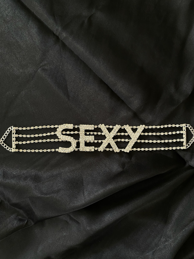Taşlı Yazı Detaylı Işıltılı Choker Kolye
