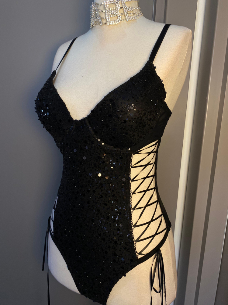 Gece Işıltısı Payet Detaylı Dekolteli Bodysuit