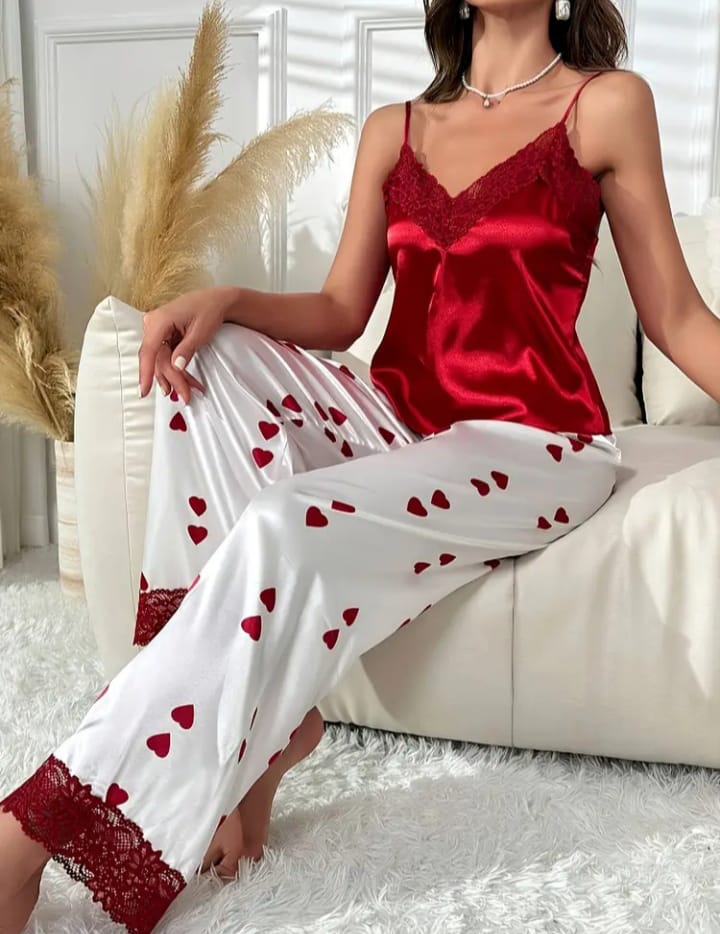 Kırmızı Saten & Dantel Detaylı Kalp Desenli Pijama Takımı