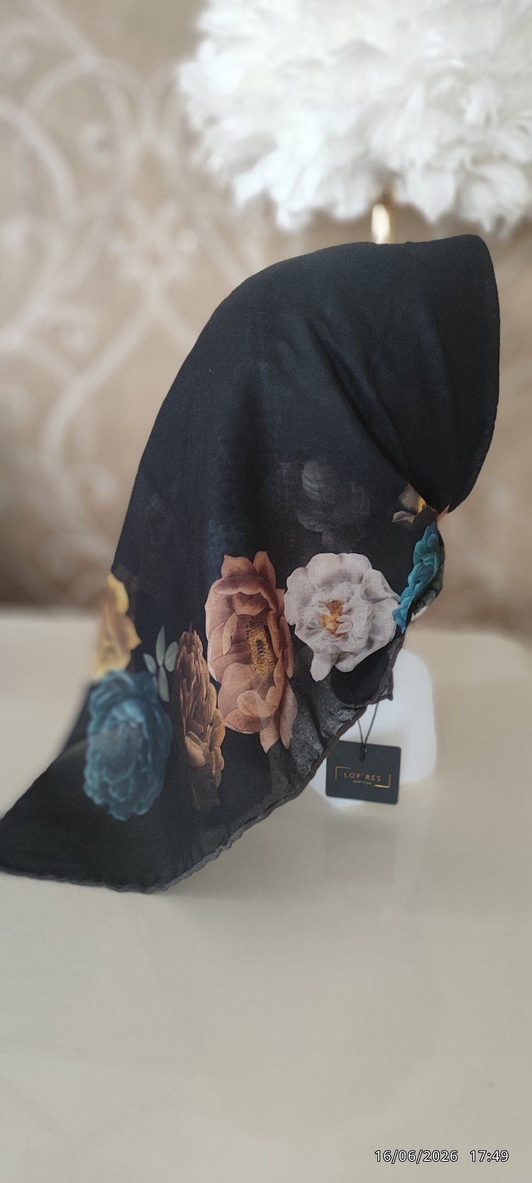 Lopres Soft Pamuklu Eşarp Siyah Zeminli Çiçekli Eşarp ✨