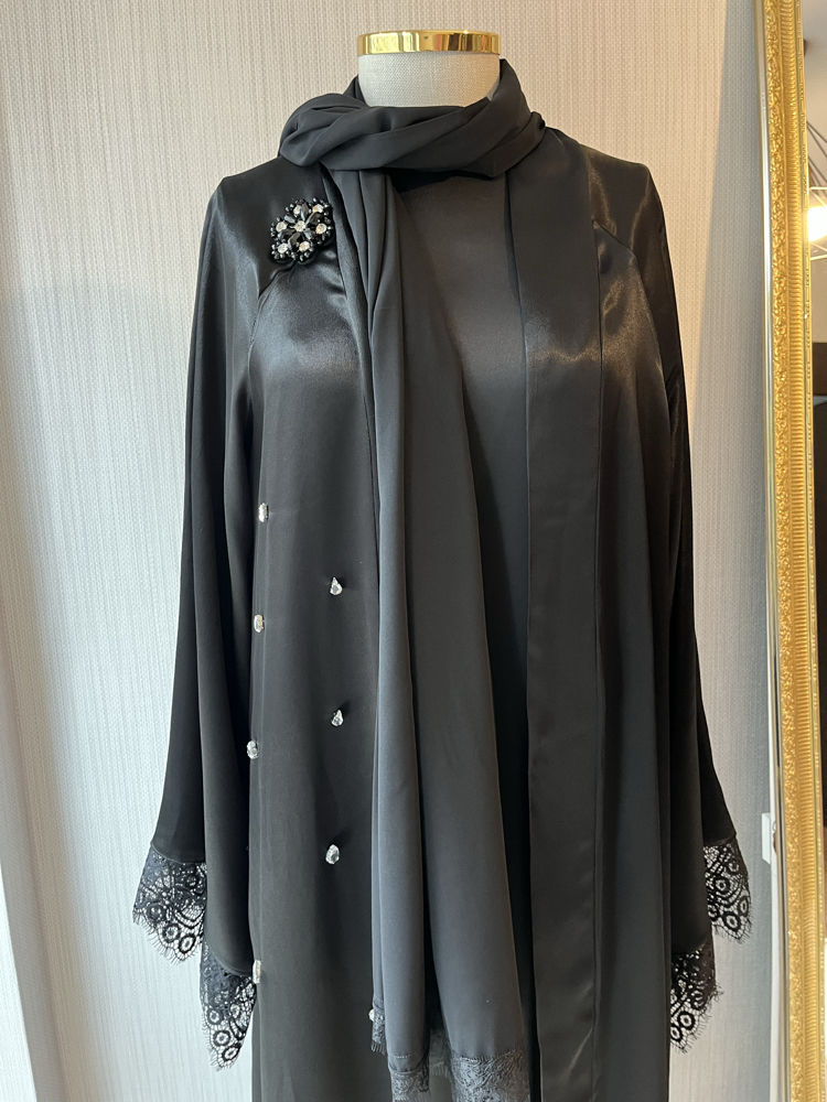 Siyah Güpür detaylı abaya ve şal 