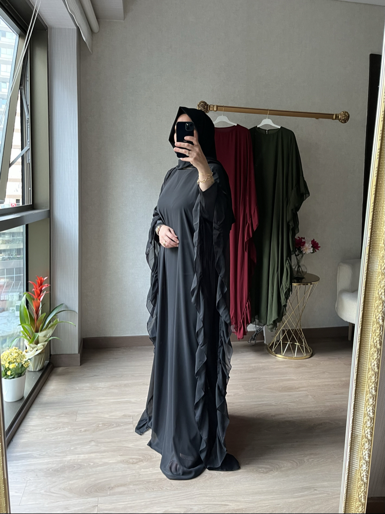 Siyah fırfır detaylı abaya