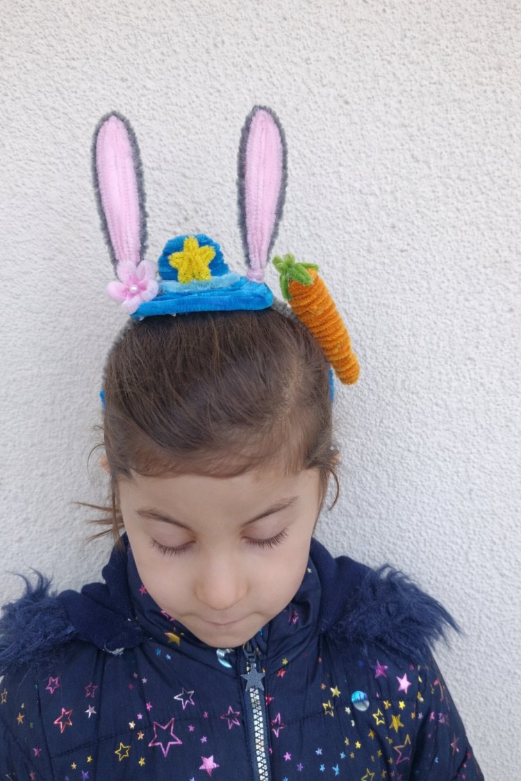 Şapkalı & Havuç Figürlü Tavşan Taç