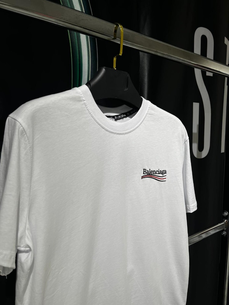 Moncler Beyaz Nakışlı ve Kabartmalı Premium Bisiklet Yaka Tshirt