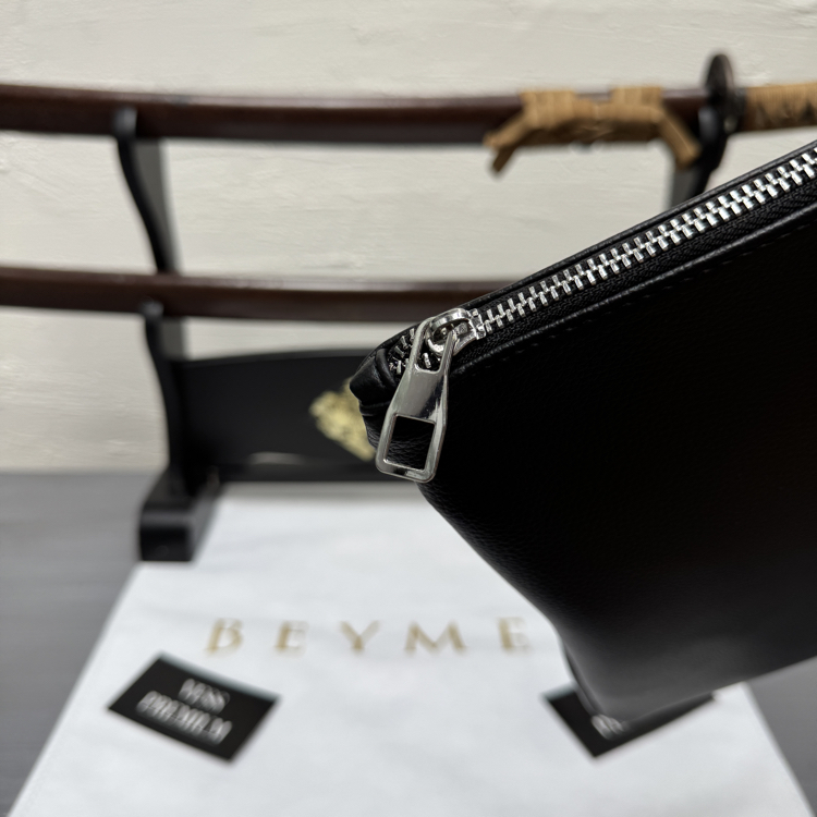 Vess Macbook Hand Bag - Black
