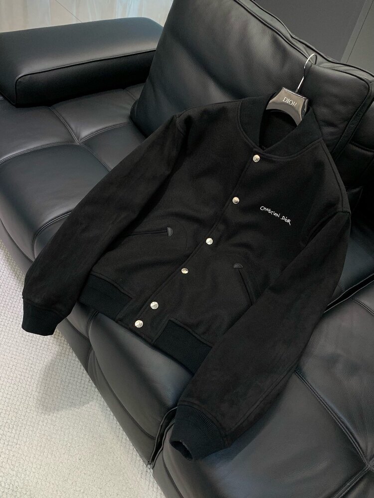 Monogram logolu orjinal aksesuarlı ceket