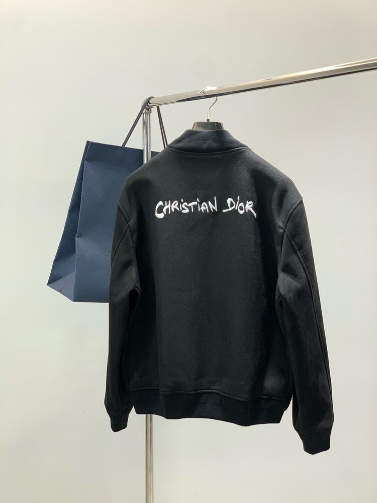 Monogram logolu orjinal aksesuarlı ceket