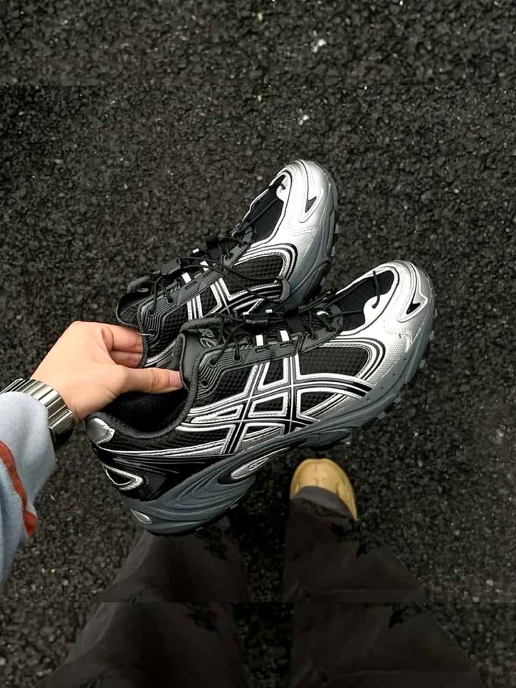Asics Smoke
