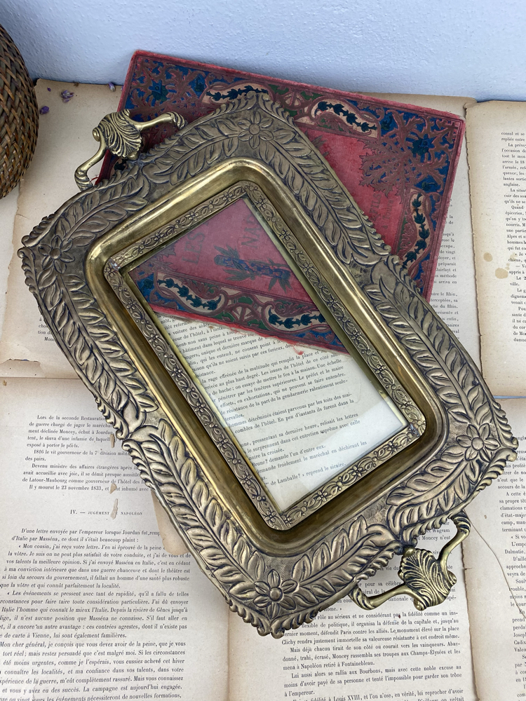 Vintage Fransız Art Nouveau Tarzı Camlı Pirinç Tepsi 