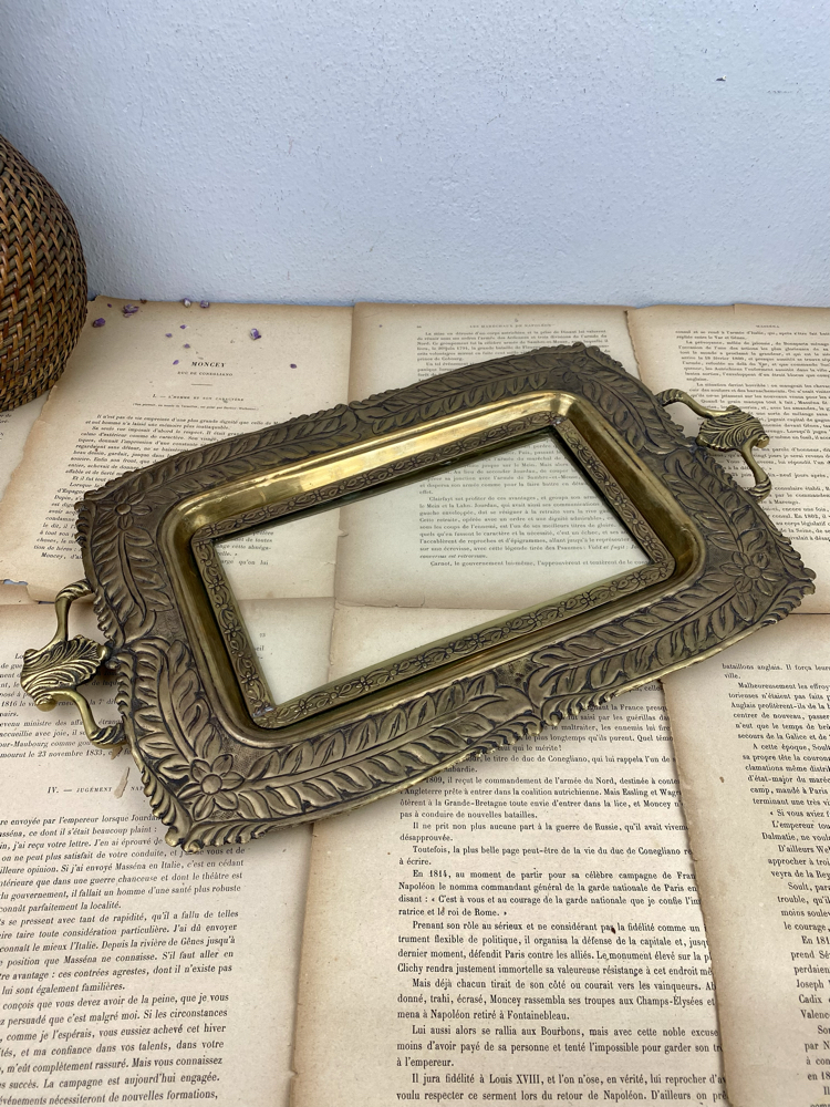 Vintage Fransız Art Nouveau Tarzı Camlı Pirinç Tepsi 
