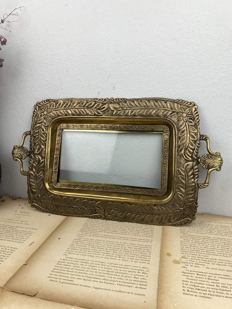 Vintage Fransız Art Nouveau Tarzı Camlı Pirinç Tepsi 