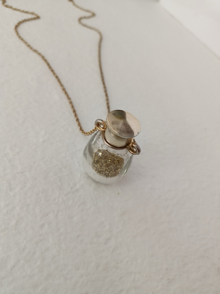 Vintage Parfum Sisesi Uclu kolye