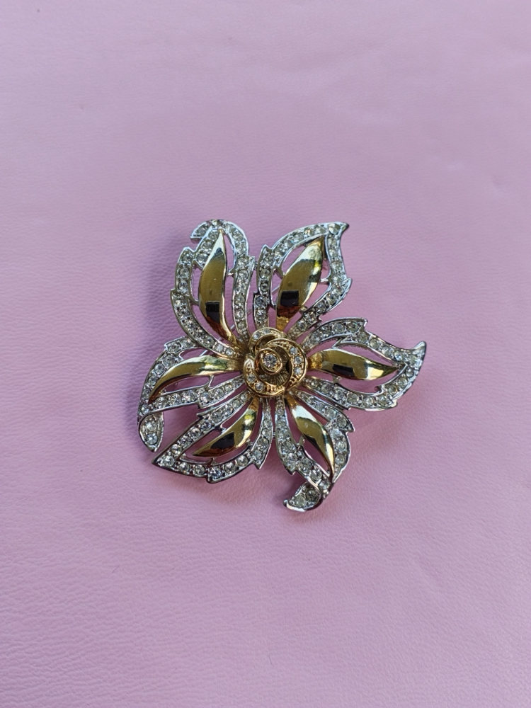 Vintage broş Çiçek form