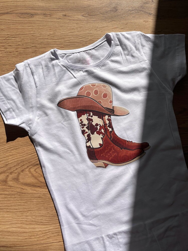 hat boots baby tee